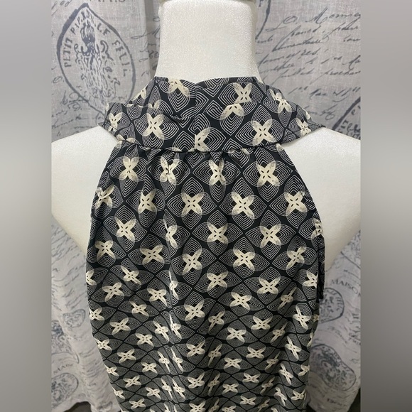 MAX STUDIO | Geometric Sleeveless Halter Top V-neck Blouse - Picture 5 of 7